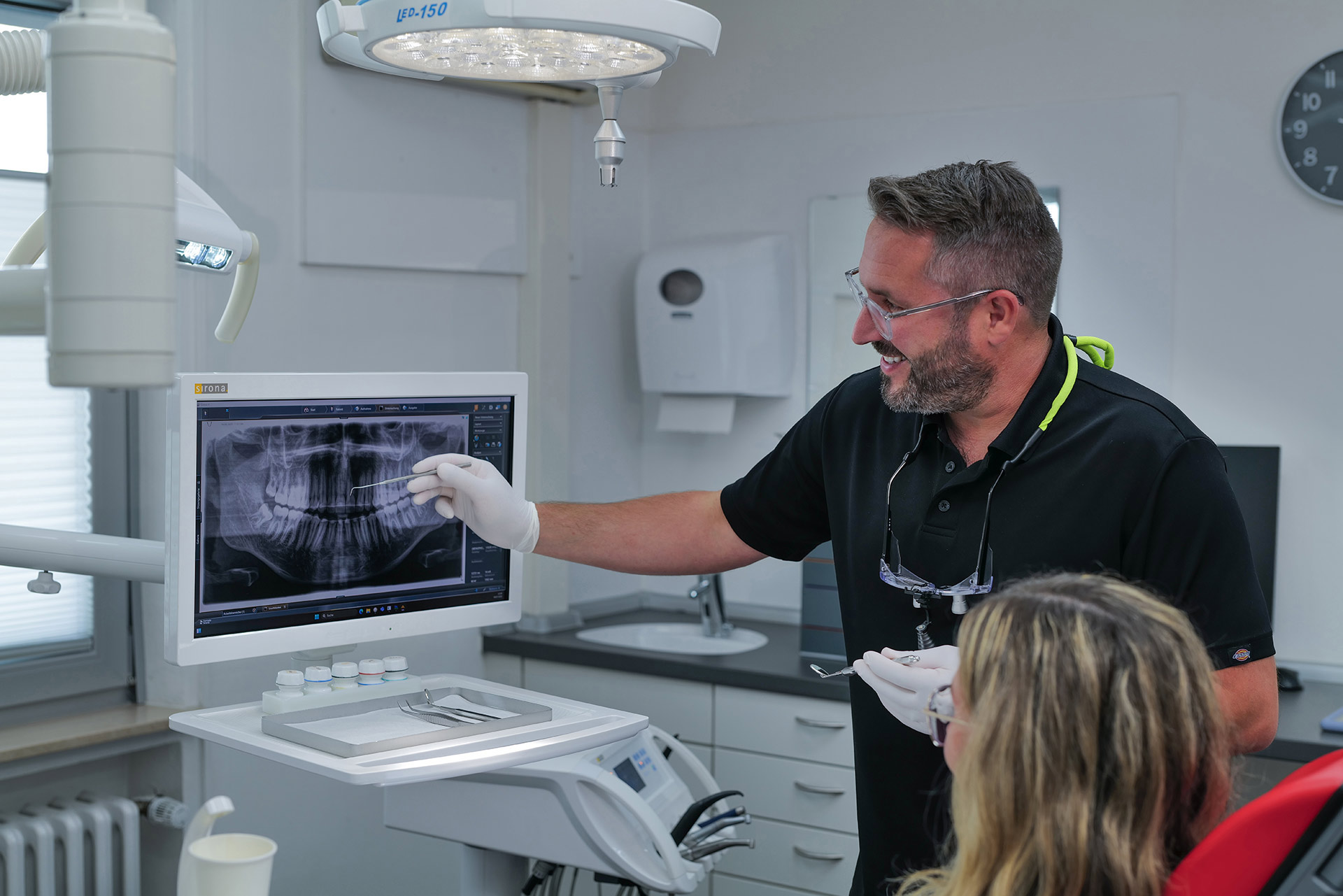 zahnarzt_mayer_kraft_implantate_zahnreinigung_bleaching_cerec_konz_impressionen_12