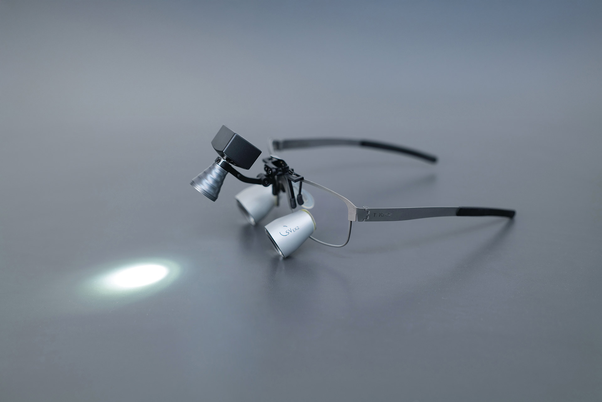 zahnarzt_mayer_kraft_implantate_zahnreinigung_bleaching_cerec_konz_schwerpunkte_slider_02