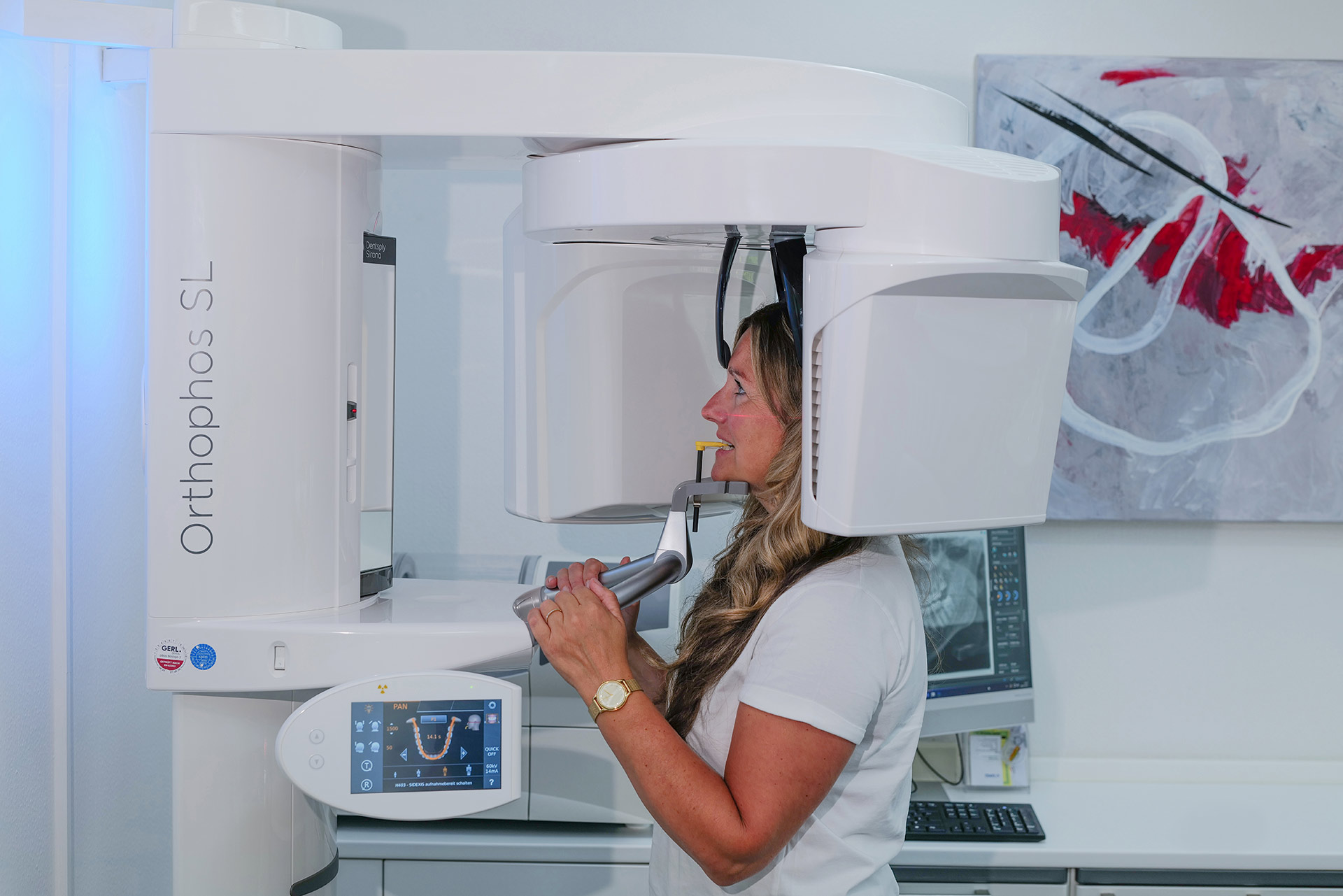 zahnarzt_mayer_kraft_implantate_zahnreinigung_bleaching_cerec_konz_schwerpunkte_slider_03