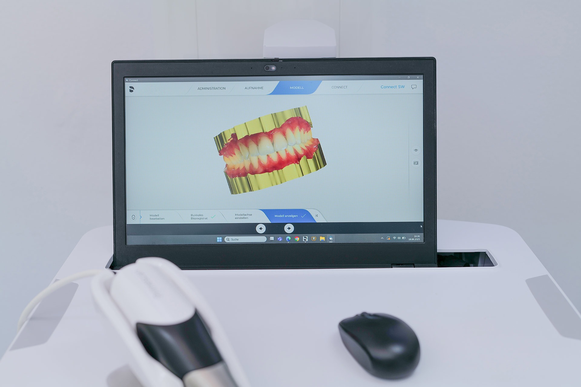zahnarzt_mayer_kraft_implantate_zahnreinigung_bleaching_cerec_konz_schwerpunkte_slider_05