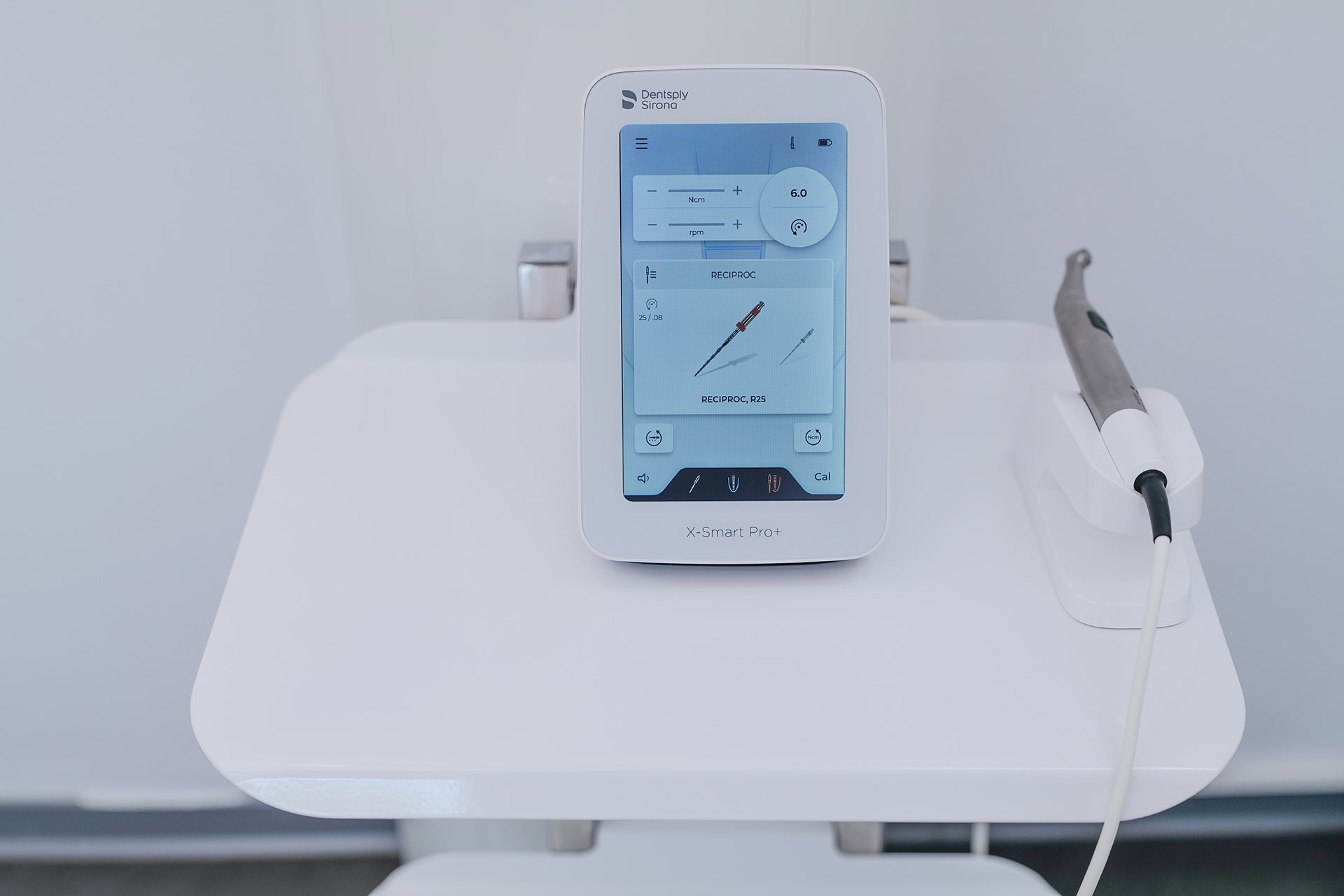 zahnarzt_mayer_kraft_implantate_zahnreinigung_bleaching_cerec_konz_schwerpunkte_slider_06