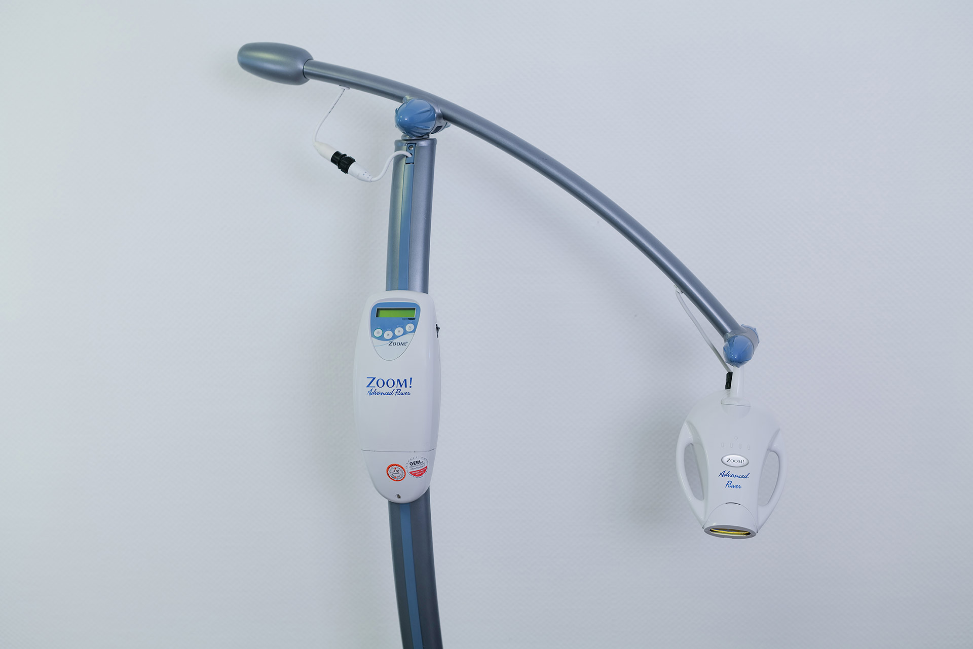 zahnarzt_mayer_kraft_implantate_zahnreinigung_bleaching_cerec_konz_schwerpunkte_slider_08